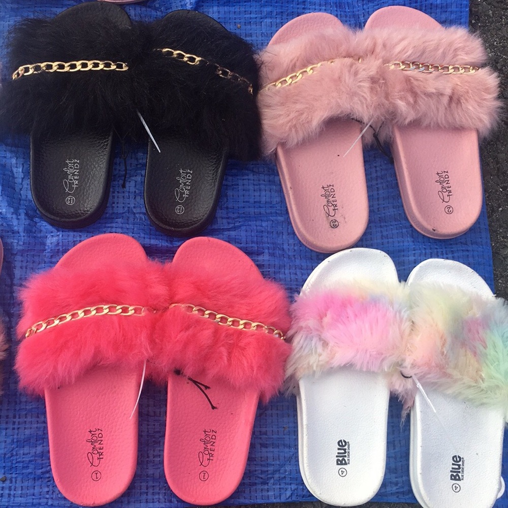 Fur sandals with gold chain for girls